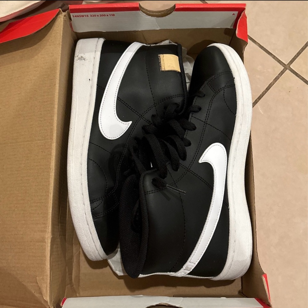 Lightly used women’s Nike Court Royale